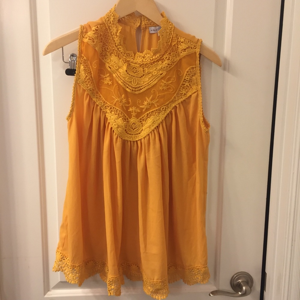 Boutique Mustard Sleeveless Lace Blouse Size L